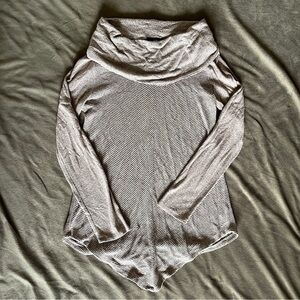 Iz Byer Gray Knit Long Sleeve Turtle Neck Top